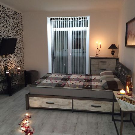 Home In Center With Jacuzzi Ivano Frankivsk Bagian luar foto