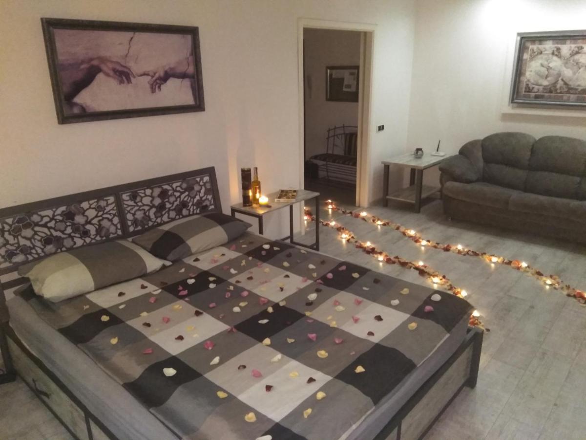 Home In Center With Jacuzzi Ivano Frankivsk Bagian luar foto