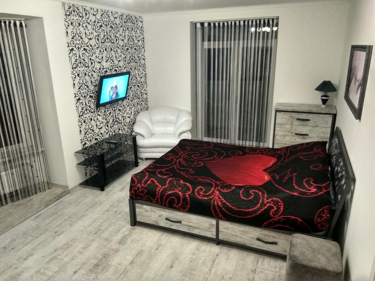 Home In Center With Jacuzzi Ivano Frankivsk Bagian luar foto